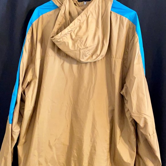 Large Windbreaker - Picture 2 of 2